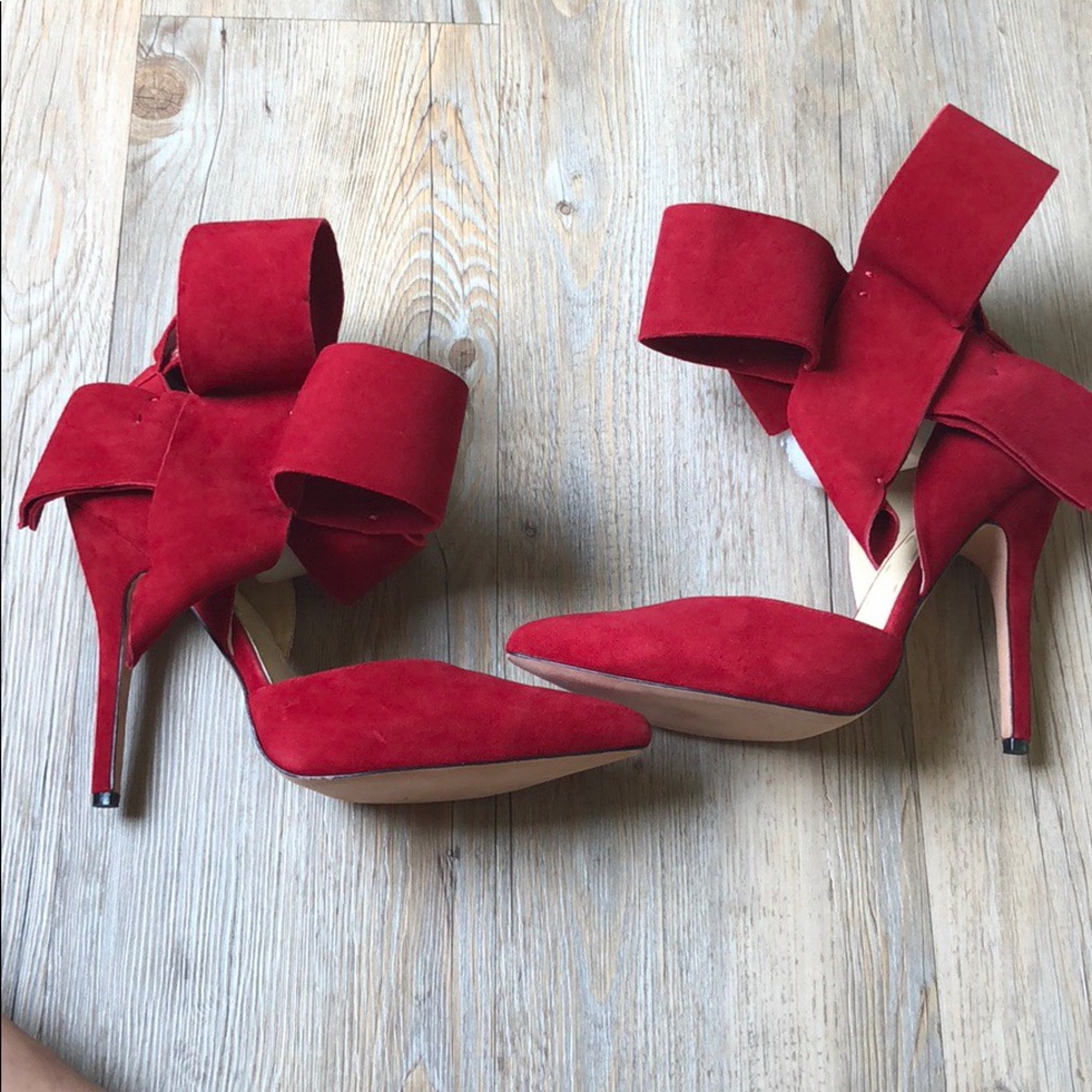 Amina Abdul Jillil Red Pump!!